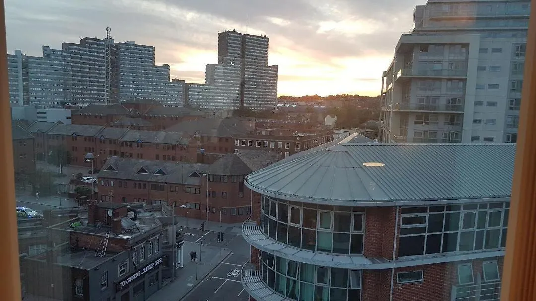 Marco Island -Spacious City Centre 2 Bedroom Apartment Nottingham 0*,
