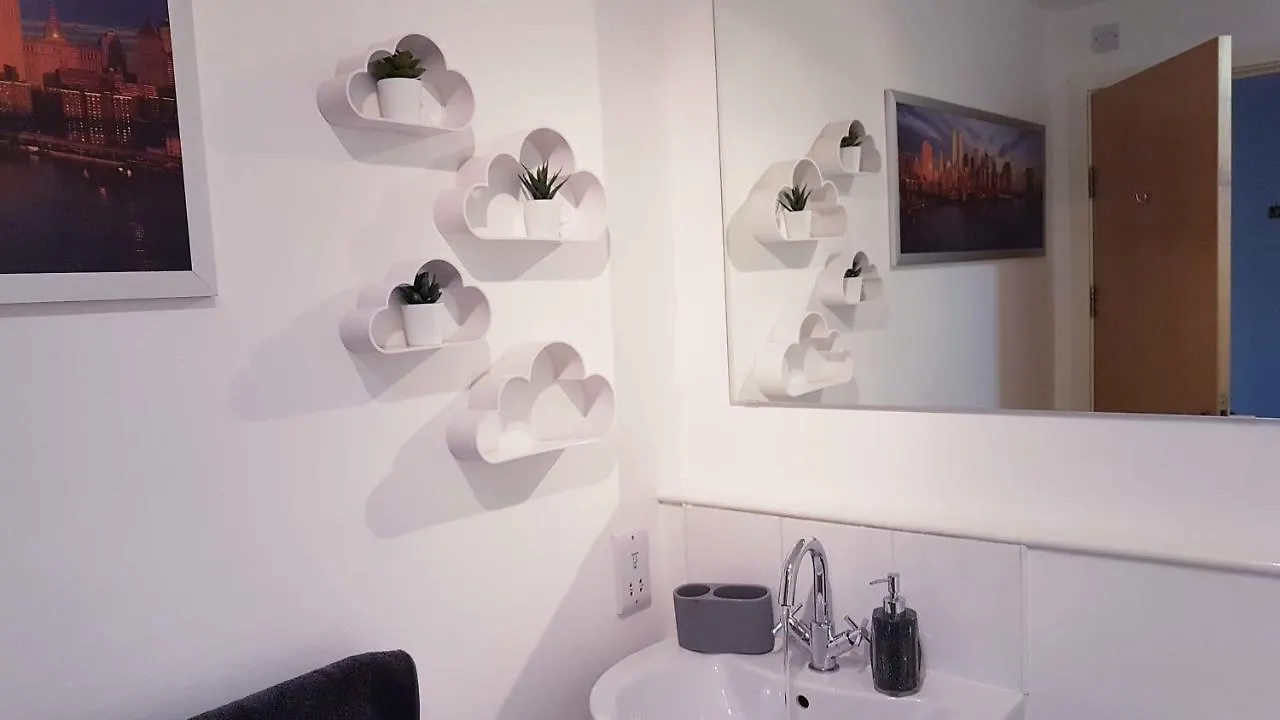 Marco Island -Spacious City Centre 2 Bedroom Apartment Nottingham